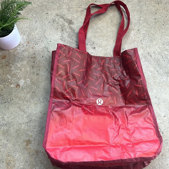 Lululemon red ombre logo holiday large reusable tote bag rare - Picture 3 of 3